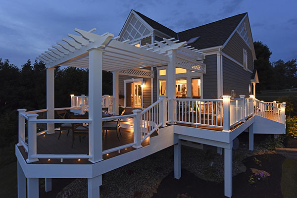 Deck design ideas and deck railing design ideas featuring an octagon layout