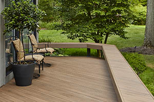 Backyard deck with built-in bench made from TimberTech AZEK Vintage Collection English Walnut